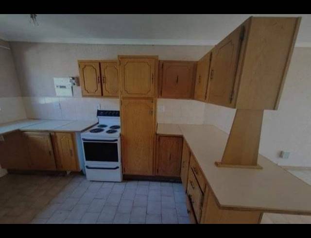 2 BEDROOM TOWNHOUSE FOR SALE IN BIRCH ACRES